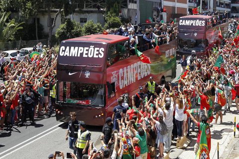 Portugals Nationalteam lässt sich in Lissabon feiern. Foto: dpa
