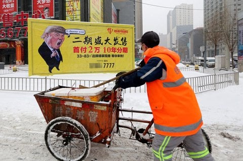 Das Werbeplakat einer Immobilienfirma im chinesischen Shenyang