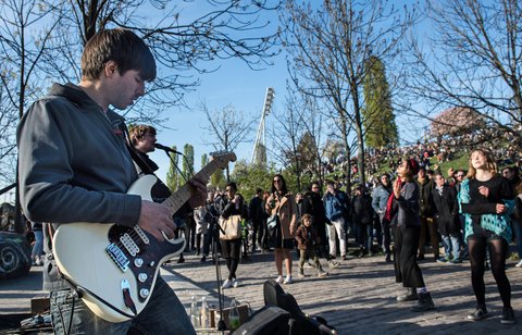 Musiker im Mauerpark. Foto: dpa