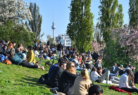 Die letzten Sonnenstrahlen genießen. Foto: dpa