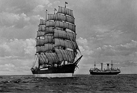 Die Viermastbark Peking in der Elbmündung.
©Stiftung Hamburg Maritim, Hans Hartz