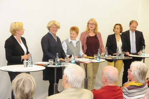 Die Berliner Spitzenkandidaten für die Bundestagswahl von links nach recht: Eva Högl (SPD), Monika Grütters (CDU), Petra Pau (Linke), Lisa Paus (Grüne), Beatrix von Storch (AfD), Christoph Meyer (FDP).