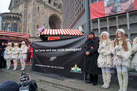 Protest gegen den Terror vor der Gedächtniskirche.