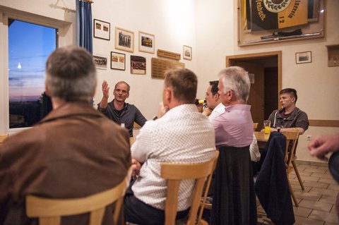 Diskussion beim TuS Obertiefenbach