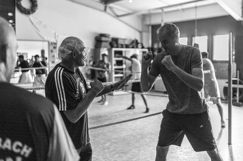 Guter Trainer: Mit Boxer Reinhard Jassmann im Gym