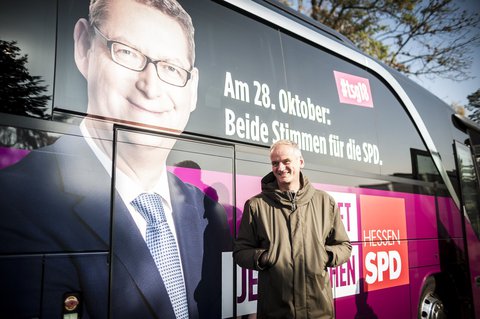 Zu den 18.000 Kilometern im Auto kommen noch ein paar Kilometer im Bus