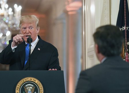 Trump weist einen CCN-Journalisten zurecht.