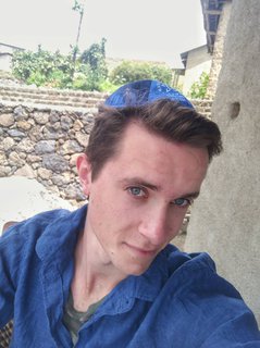 Ich mit blauer Kippah, der jüdischen Kopfbedeckung.