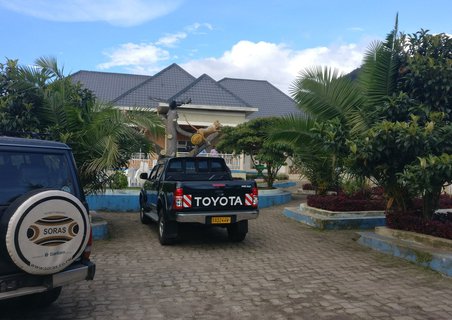 Etwas bizarr: Schickes Motel mitten im Dorf.