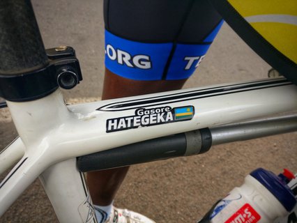 Mit dem Fahrrad als Entschädigung geht es von Ruanda um die Welt.