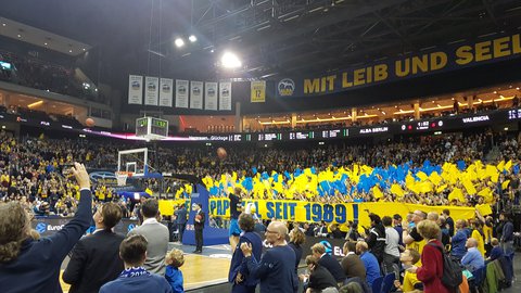 Choreo der Alba-Fans