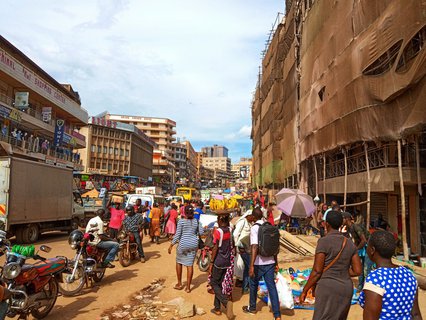 Viele Menschen, starke Gerüche, überall Staub.