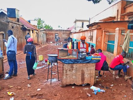 Einer der unzähligen Rolex-Verkäufer auf den Straßen Kampalas.