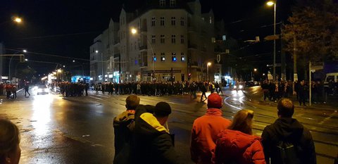 Sie feiern die ganze Nacht.