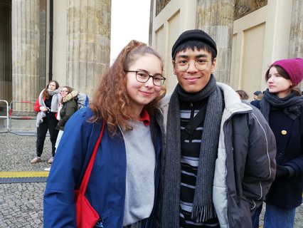 Gespannte Stimmung: Die Pressesprecher der Fridays for Future-Bewegung Franzi Wessel udn Quang Paasch sind der Meinung, dass die GroKo maßlos versagt habe und ihre Klimapolitik weder wissenschaftlich sei noch mit den Pariser Klimazielen übereinstimme. Die Demo soll den Druck auf den Regierung erhöhen. 