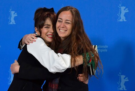 Schauspielerin Erica Rivas mit Regisseurin Natalia Meta (rechts) beim Photocall.