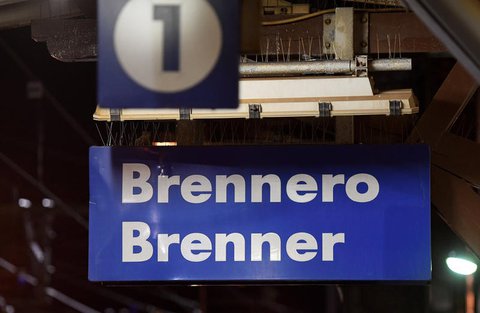 Gleis 1 am Bahnhof am Brenner