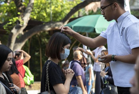 Gläubige auf den Philippinen bei der Messe