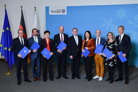 Bodo Ramelow präsentiert seine neue
Regierungsmannschaft.