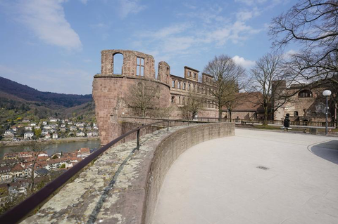 Sonst selten so leer: Besucherterrasse am Heidelberger Schloss.