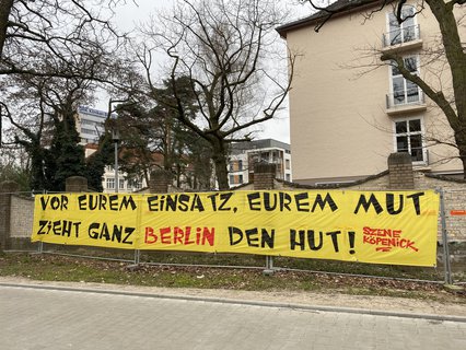 Plakat am DRK-Klinikum in Köpenick