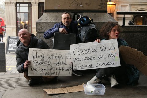 Am 19.03.2020 machen Obdachlose in London auf ihre schwierige Lage aufmerksam. 