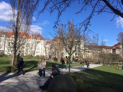 Im Park am Lietzensee ist deutlich weniger los als sonst.
