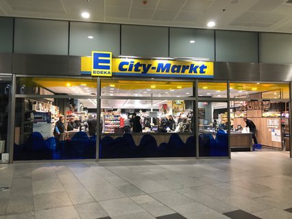 Es ist nicht voll in der Edeka-Filiale im Bahnhof Friedrichstraße.