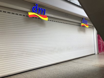 Auch die Drogerie dm ist geschlossen.