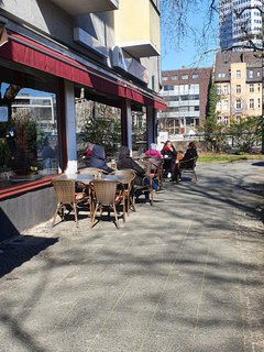 Am Hohenzollerndamm ist noch ein Restaurant geöffnet.