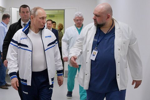 Unterwegs in Sachen Krise: Die Coronavirus-Pandemie fordert auch den russischen Präsidenten Wladimir Putin (links).
