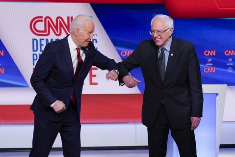 Auf Abstand: Joe Biden (links) und Bernie Sanders duellieren sich um die Präsidentschaftskandidatur.