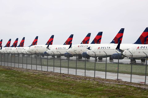 Kein Abflug: Flugzeuge von Delta Air Lines stehen am 3. April am Flughafen von Kansas City