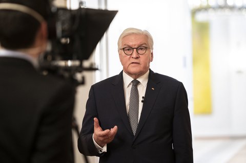 Gerade heraus: Bundespräsident Frank-Walter Steinmeier kennt das Kameralicht.