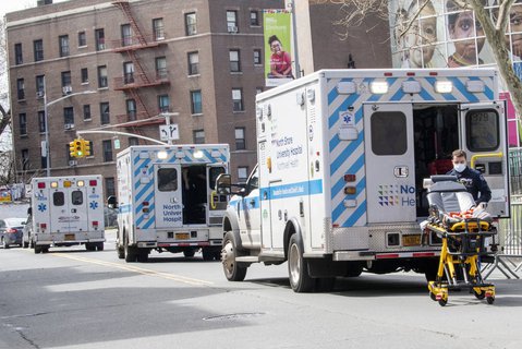 Voller Einsatz: Die medizinischen Kräfte werden zurzeit besonders in New York stark beansprucht.