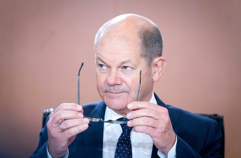 Genau hinschauen: Finanzminister Olaf Scholz (SPD) lehnt sogenannte Corona-Bonds bislang ab.
