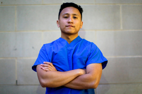 Pfleger Ernest Capadngan, 29