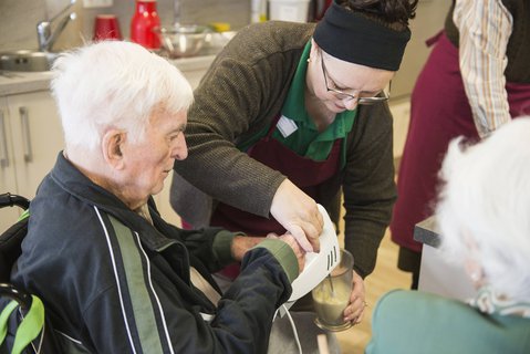 Unzureichender Schutz. Der Direktorenverband berichtet über Ccaotische Zustände in britischen Pflegeeinrichtungen.