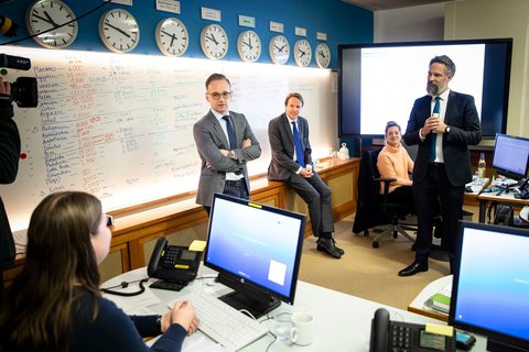 Heiko Maas im Krisenzentrum des Auswärtigen Amtes zur Rückholung von Deutschen im Ausland (Archivbild)