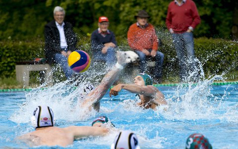 Bundesliga im Freibadmodus? Auch möglich.