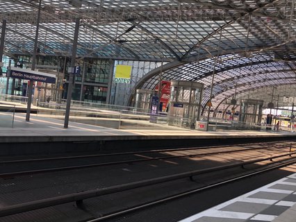 Der Hauptbahnhof am Montag um die Mittagszeit. 
