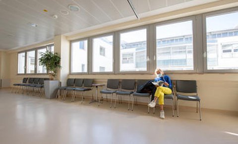 Kann ich mich im Krankenhaus mit dem Coronavirus anstecken? Viele Menschen vermeiden derzeit den Gang in eine Klinik.