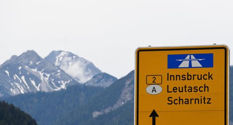 Hier geht's nach Österreich.