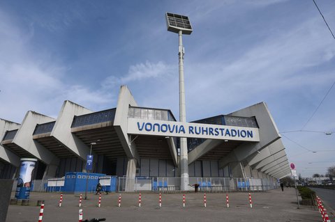 Nichts los: So wie hier im März stellt sich die Lage auch aktuell vor dem Bochumer Stadion dar.