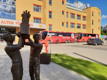 FDGB-Pokal und Bayern-Bus. 