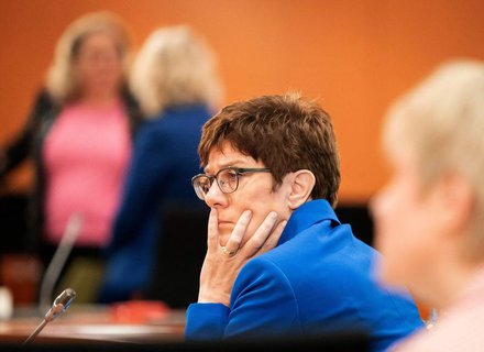 Will Eltern in der Coronakrise stärker unterstützen: CDU-Chefin Kramp-Karrenbauer