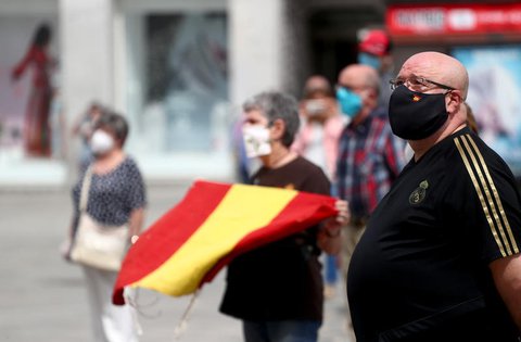 Gedenkminute für die Opfer der Corona-Pandemie in Madrid