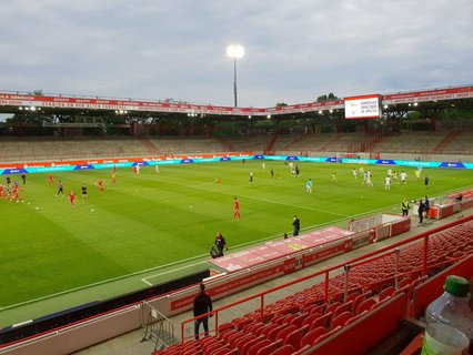 Die Spieler beim Aufwärmen.