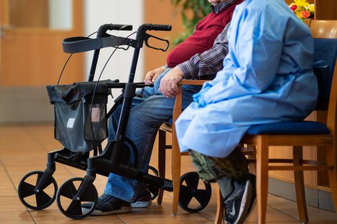 In Pflegeheimen gelten in der Corona-Pandemie strenge Schutzvorschriften. 