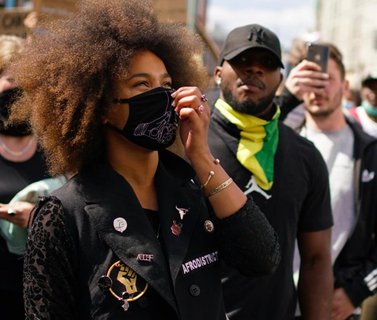 Rebecca Korang am Alexanderplatz.